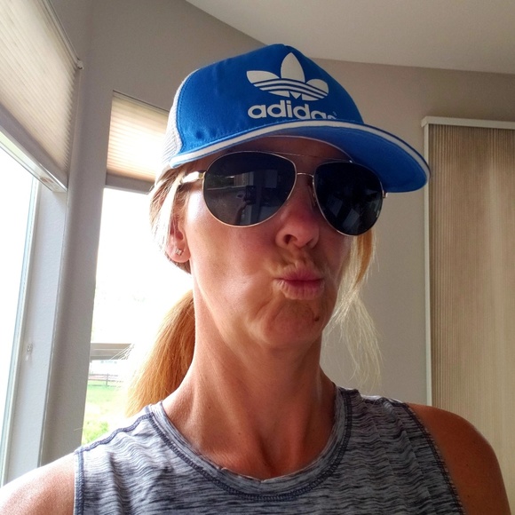 Meet your Posher, Laura - Picture 2 of 4